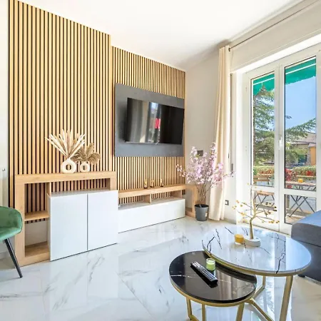 Διαμέρισμα Royal Balbi 1 *